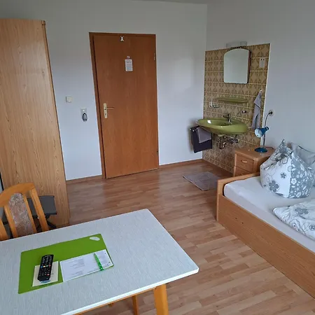 Gaestezimmer Hagenschiess Пфорцхайм